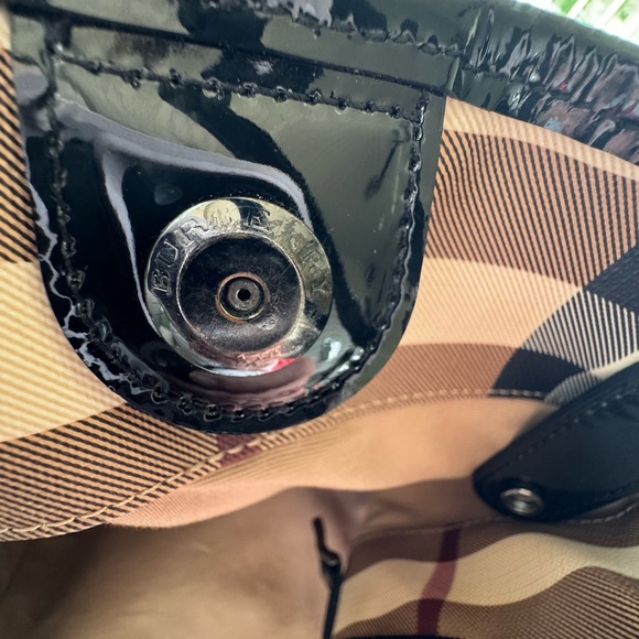 Burberry Nova Check Shoulder Bag - Picture 10 of 11